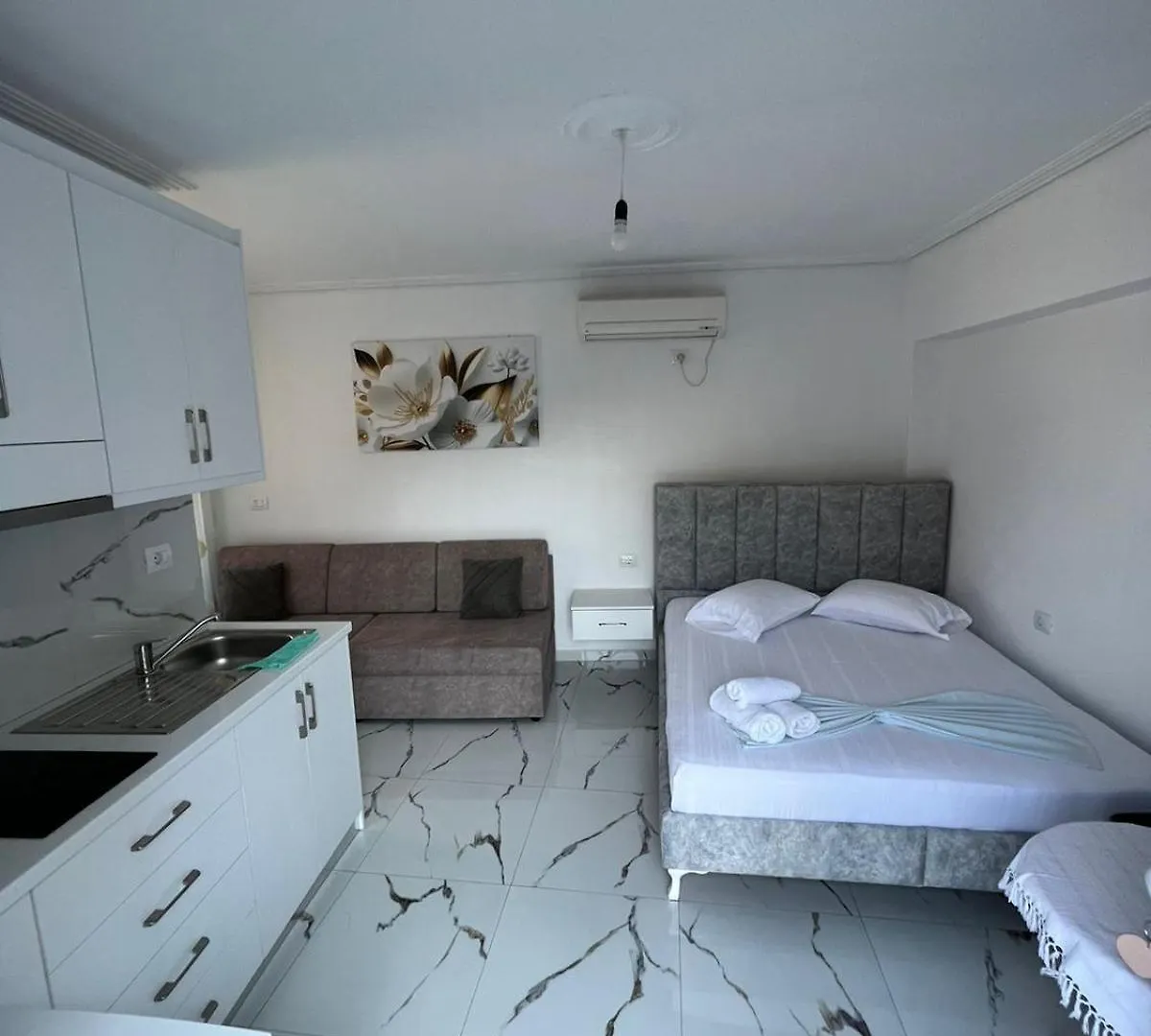 Mero Apartment ساراندا ألبانيا